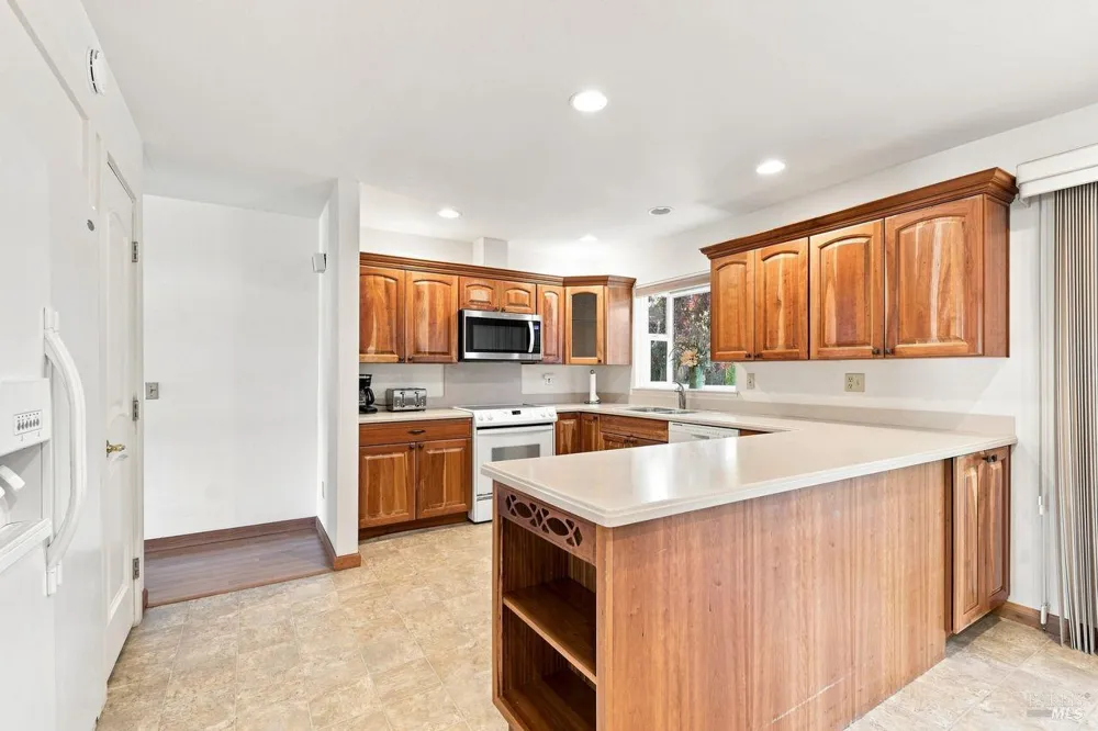 321 Mockingbird Circle Santa Rosa, CA 95409