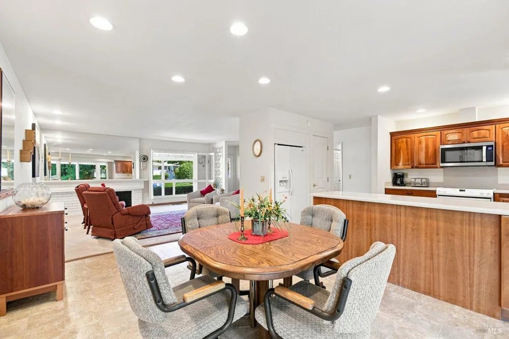 321 Mockingbird Circle Santa Rosa, CA 95409