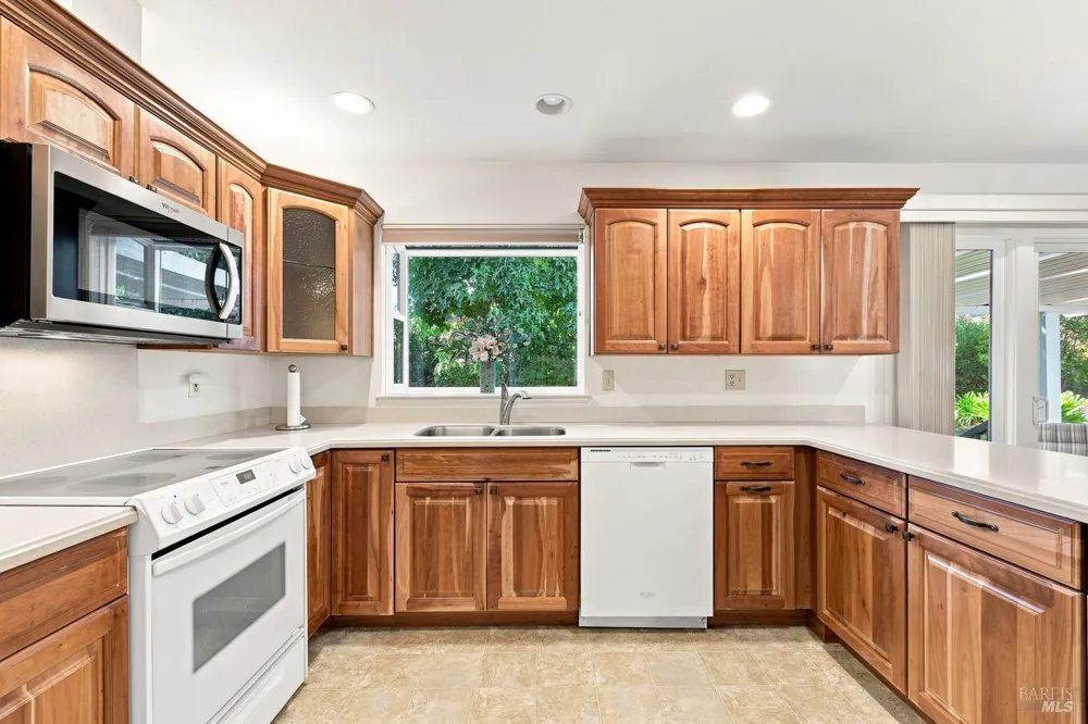 321 Mockingbird Circle Santa Rosa, CA 95409