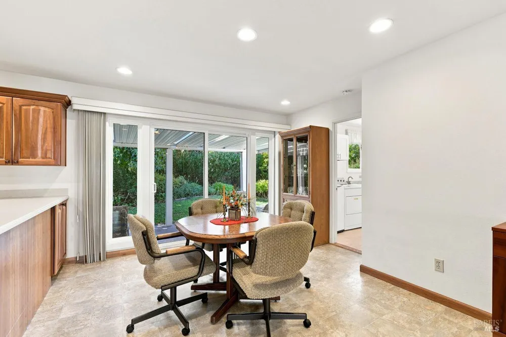321 Mockingbird Circle Santa Rosa, CA 95409