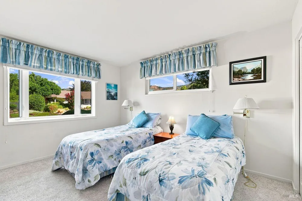 321 Mockingbird Circle Santa Rosa, CA 95409