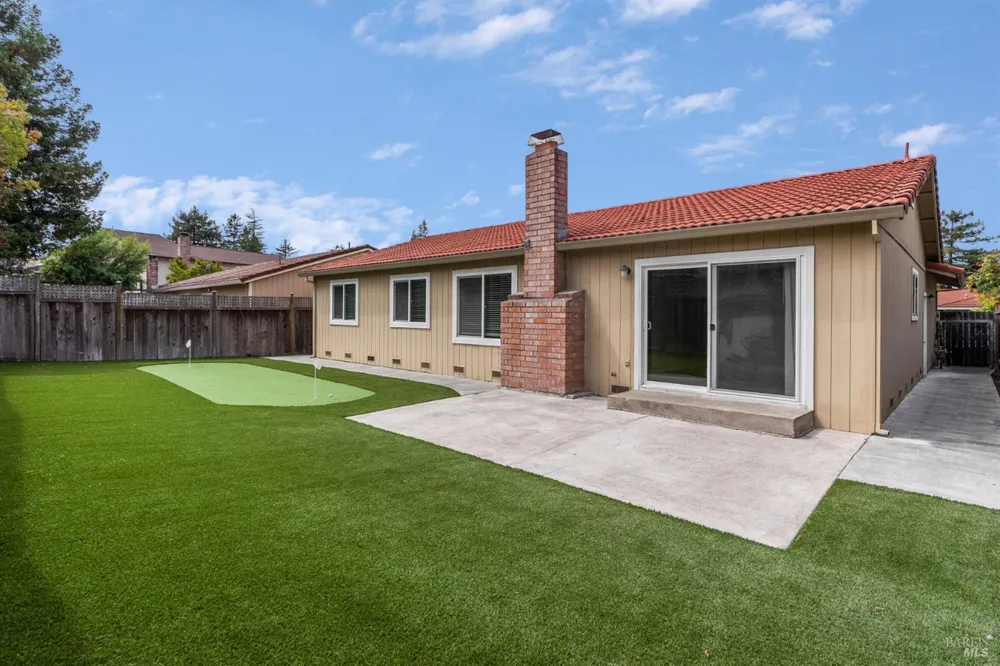 4984 Fern Place Rohnert Park, CA 94928
