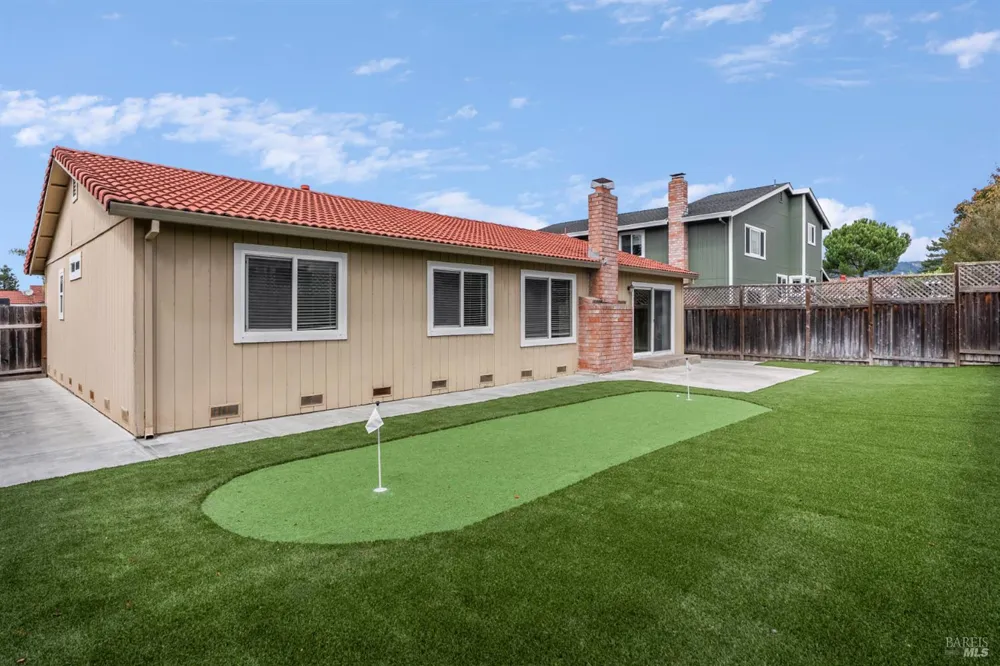 4984 Fern Place Rohnert Park, CA 94928