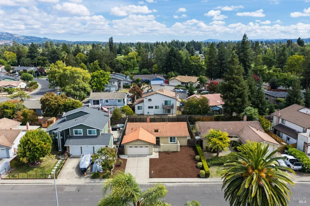 4984 Fern Place Rohnert Park, CA 94928