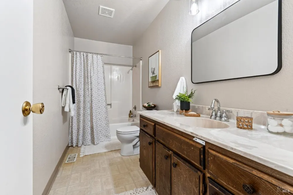 767 Joni Court Windsor, CA 95492