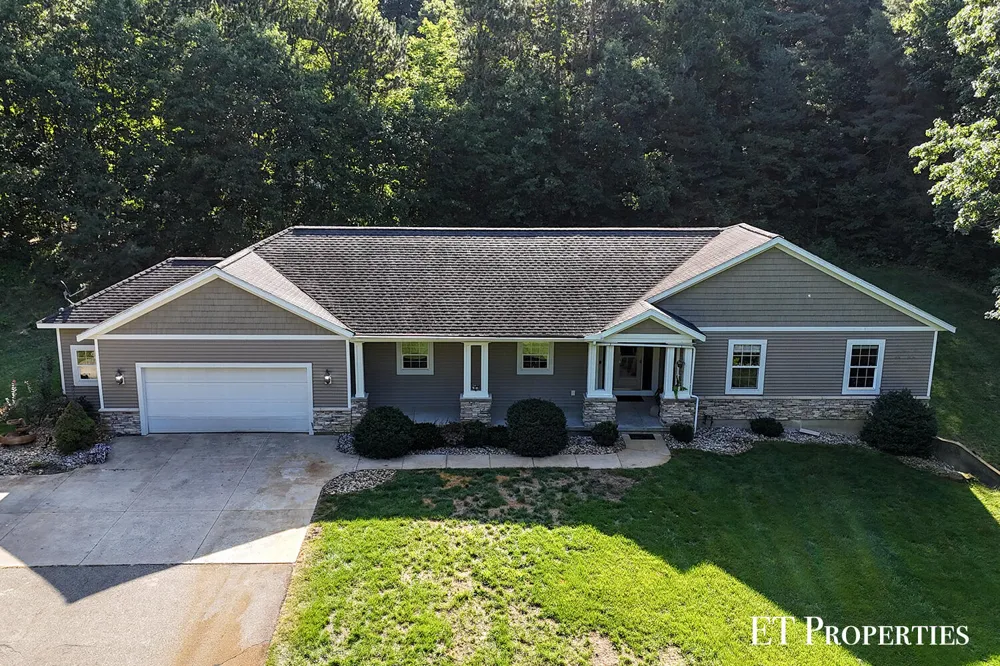 7801 Cascade Road SE Grand Rapids, MI 49546