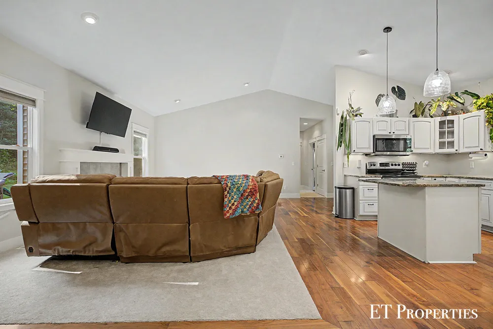 7801 Cascade Road SE Grand Rapids, MI 49546