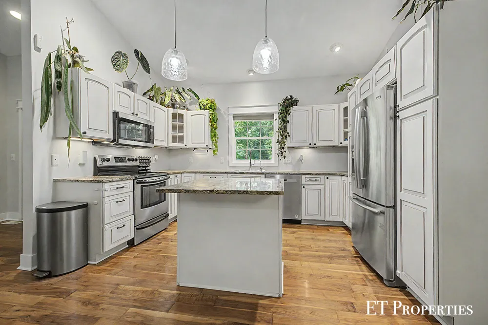 7801 Cascade Road SE Grand Rapids, MI 49546