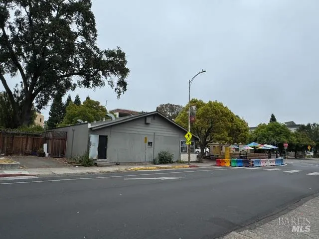 558 B STREET Santa Rosa, CA 95401