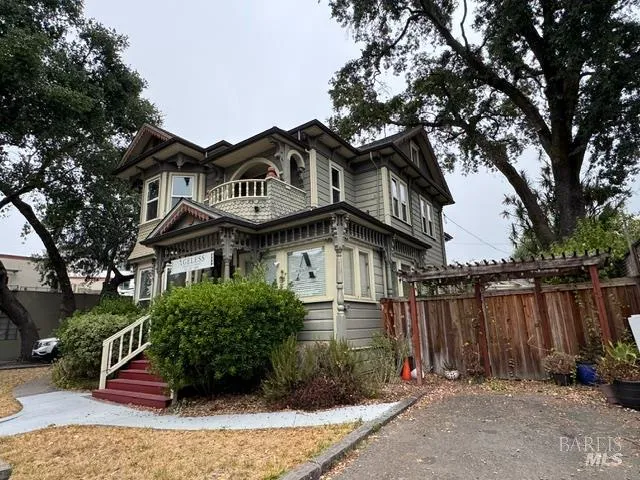 558 B STREET Santa Rosa, CA 95401
