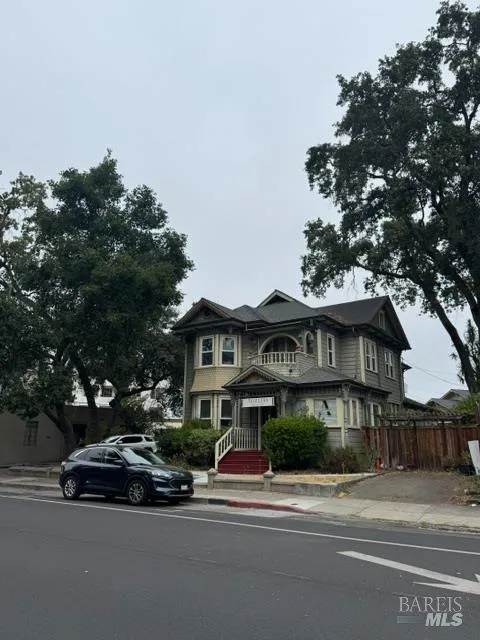 558 B STREET Santa Rosa, CA 95401