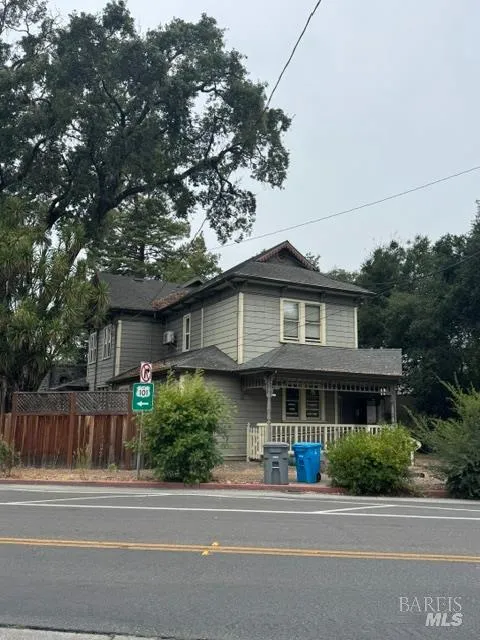 558 B STREET Santa Rosa, CA 95401