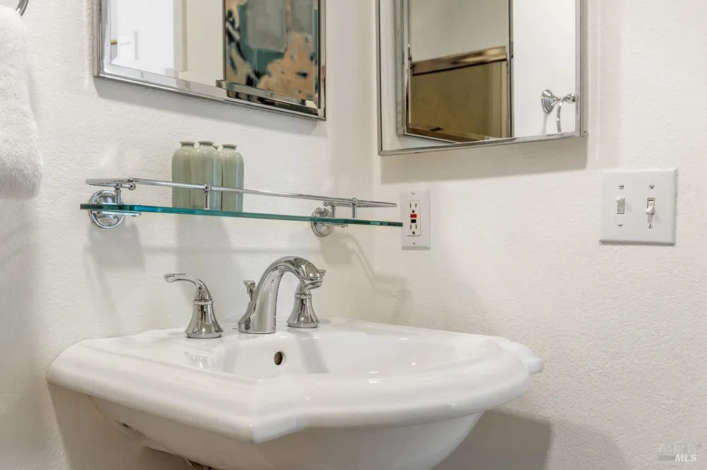 203 Sylvia Way San Rafael, CA 94903