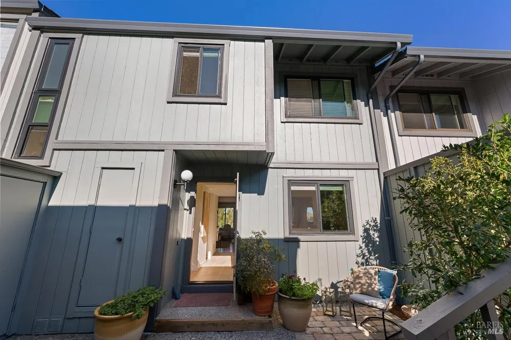 203 Sylvia Way San Rafael, CA 94903
