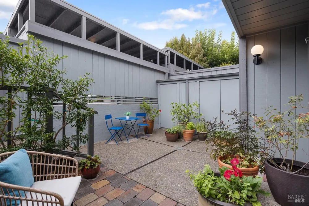 203 Sylvia Way San Rafael, CA 94903