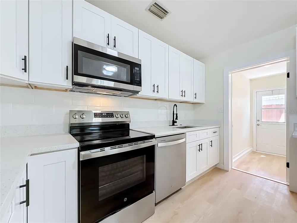 6489 34TH TERRACE St Petersburg, FL 33710