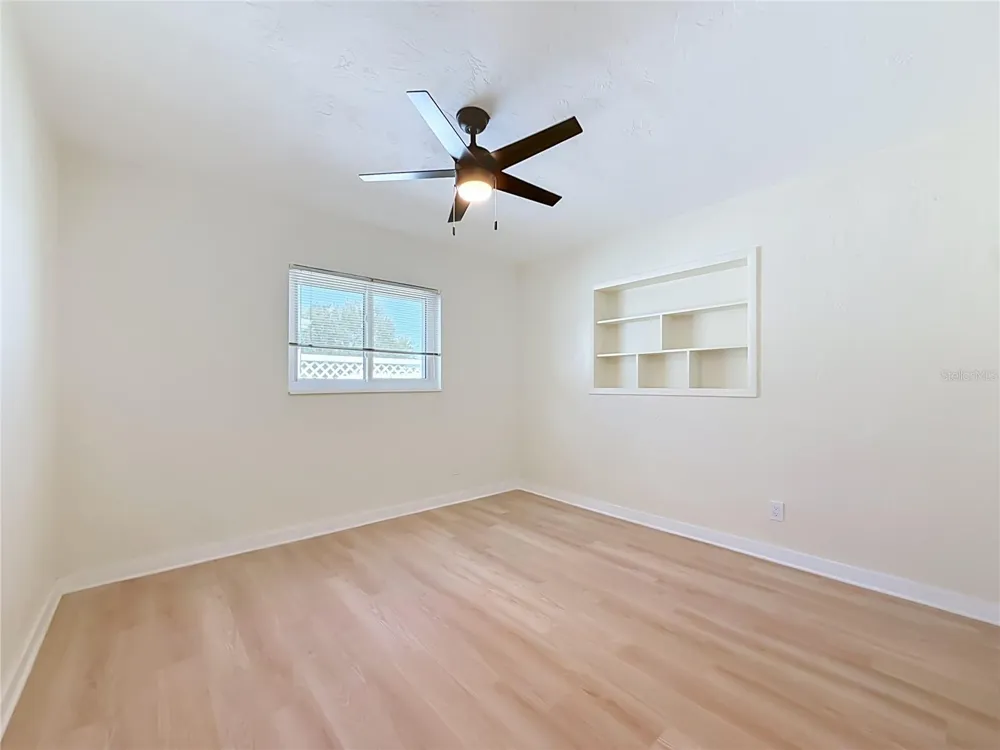 6489 34TH TERRACE St Petersburg, FL 33710