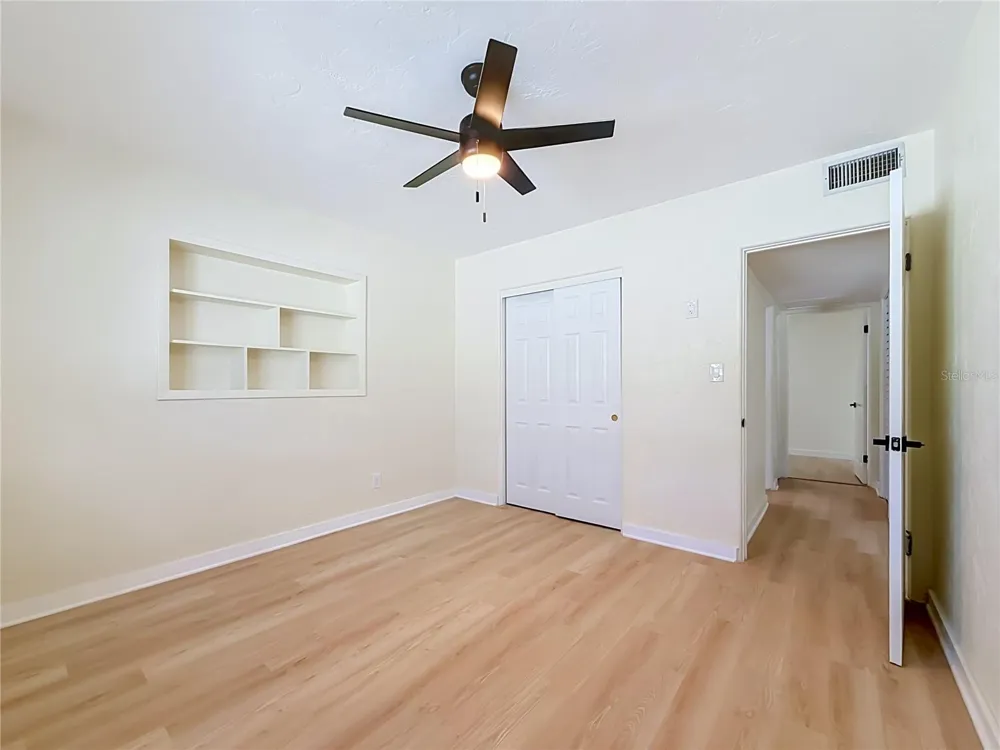 6489 34TH TERRACE St Petersburg, FL 33710