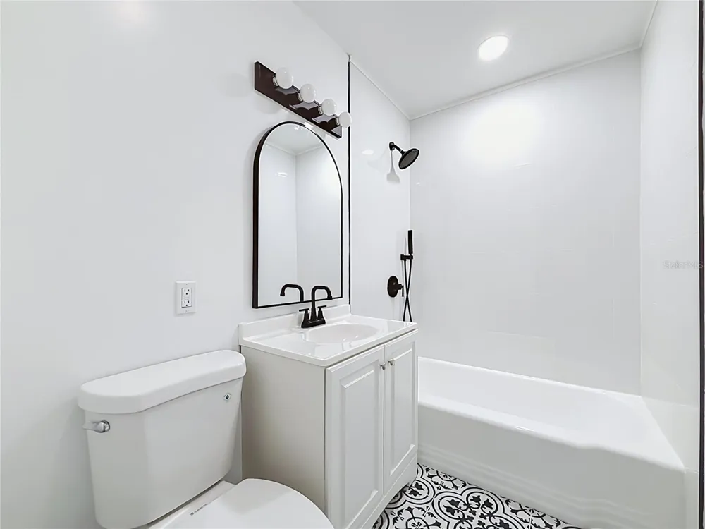 6489 34TH TERRACE St Petersburg, FL 33710