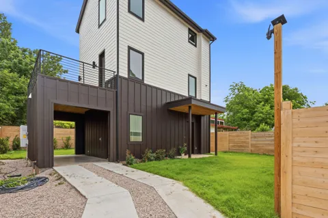 2009 Payne Avenue #2
