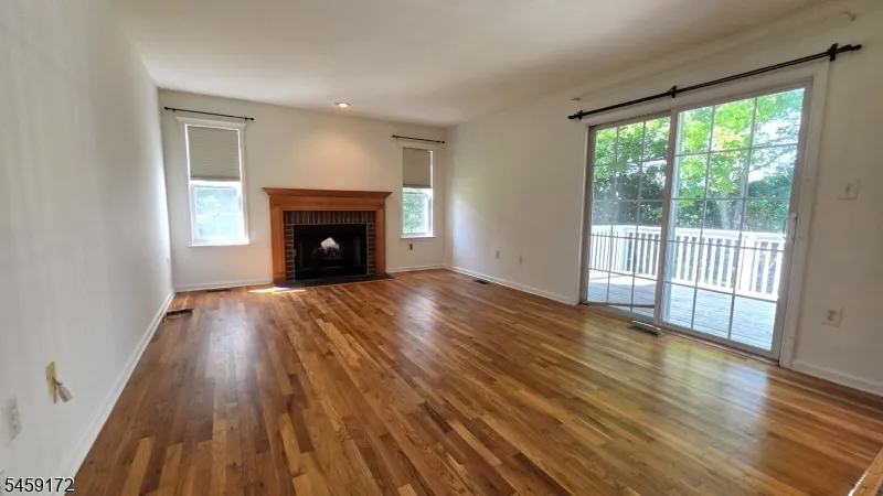 31 Summit Rd Green, NJ 07821