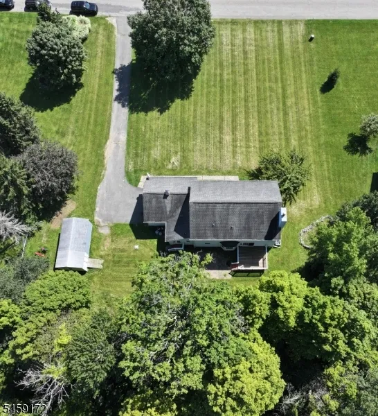 31 Summit Rd Green, NJ 07821