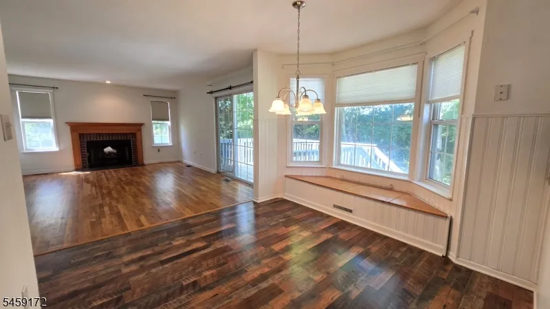 31 Summit Rd Green, NJ 07821
