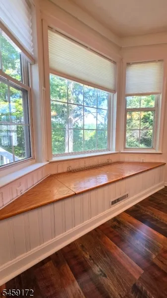 31 Summit Rd Green, NJ 07821