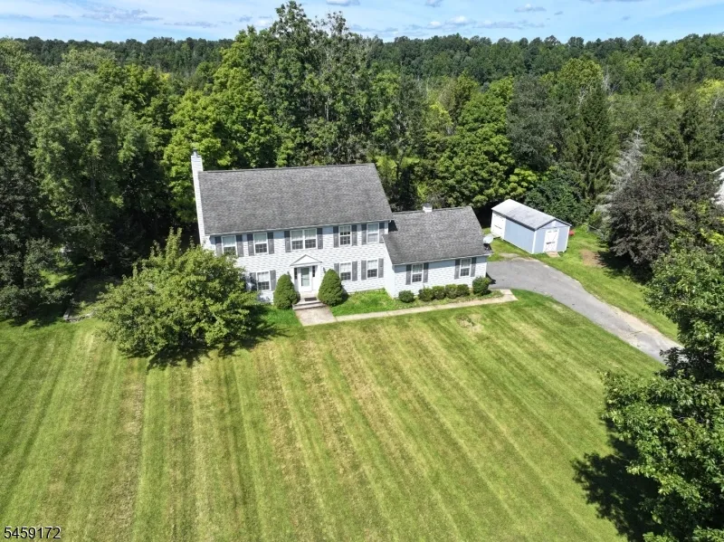 31 Summit Rd Green, NJ 07821