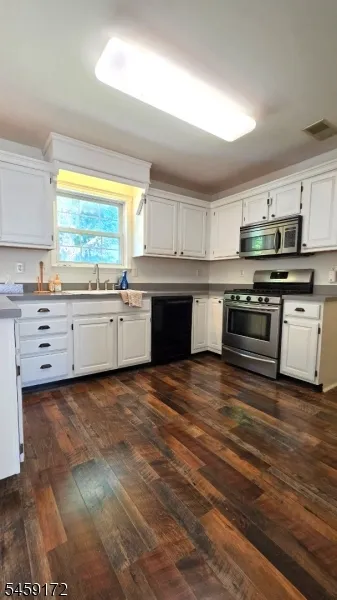 31 Summit Rd Green, NJ 07821