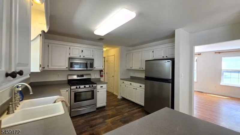 31 Summit Rd Green, NJ 07821