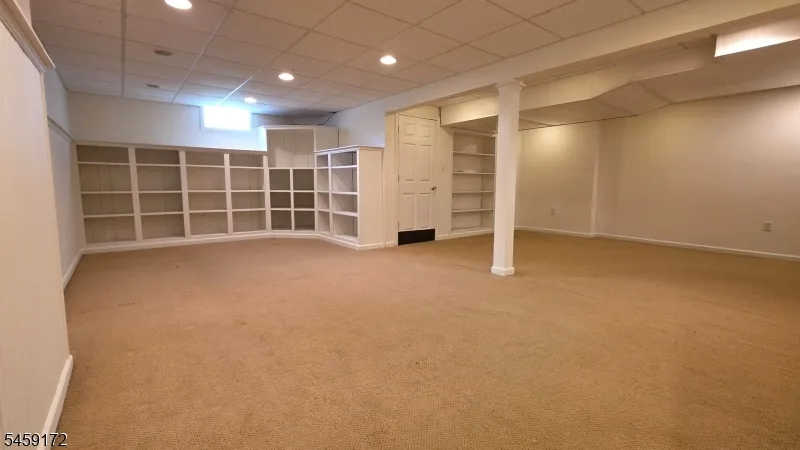 31 Summit Rd Green, NJ 07821