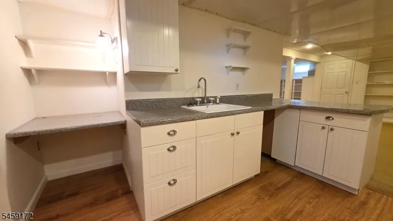 31 Summit Rd Green, NJ 07821