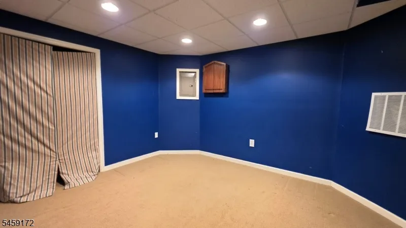 31 Summit Rd Green, NJ 07821