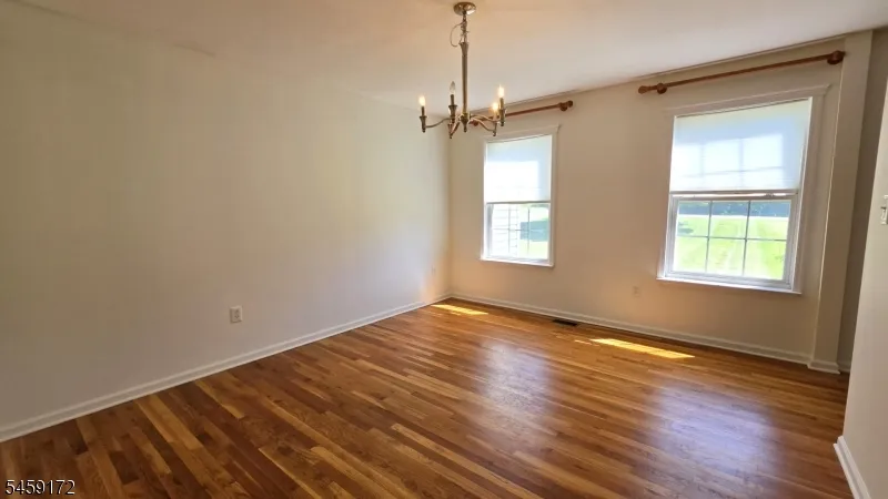 31 Summit Rd Green, NJ 07821