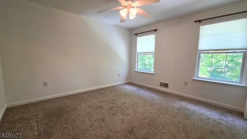 31 Summit Rd Green, NJ 07821