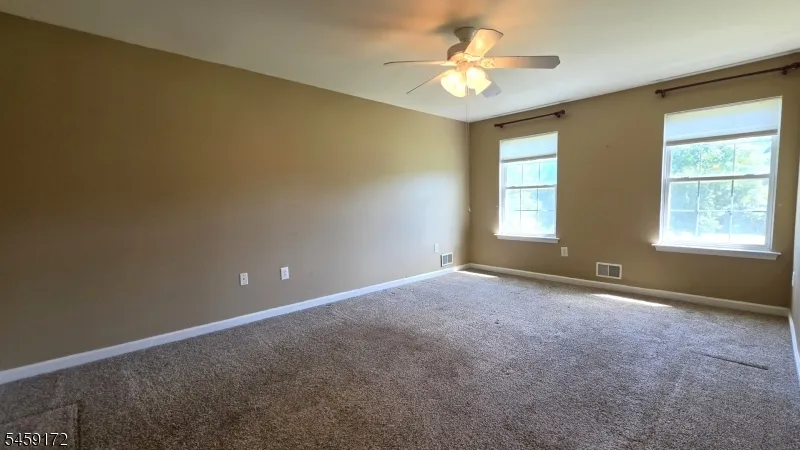 31 Summit Rd Green, NJ 07821