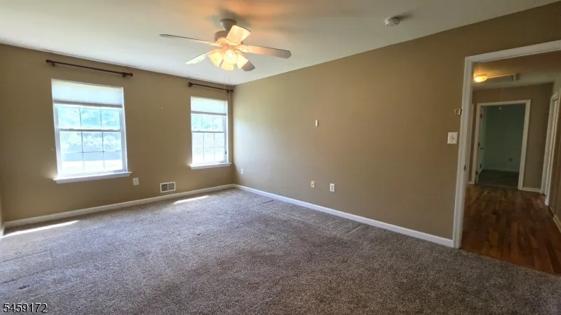 31 Summit Rd Green, NJ 07821