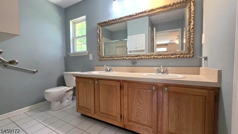 31 Summit Rd Green, NJ 07821