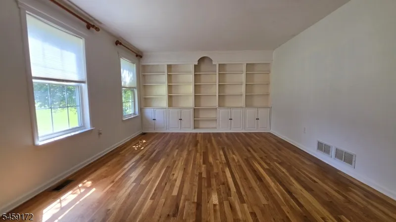 31 Summit Rd Green, NJ 07821