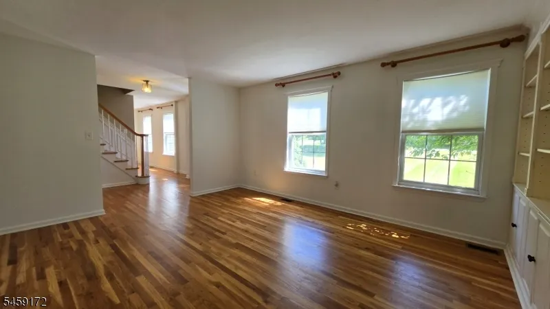 31 Summit Rd Green, NJ 07821