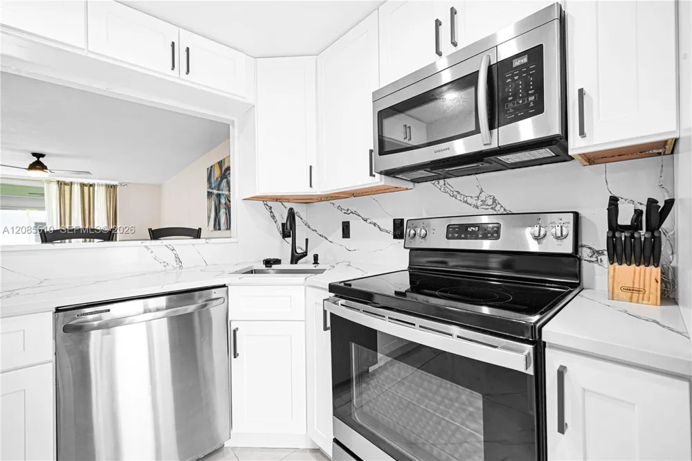 400 SE 10th St #105 Deerfield Beach, FL 33441