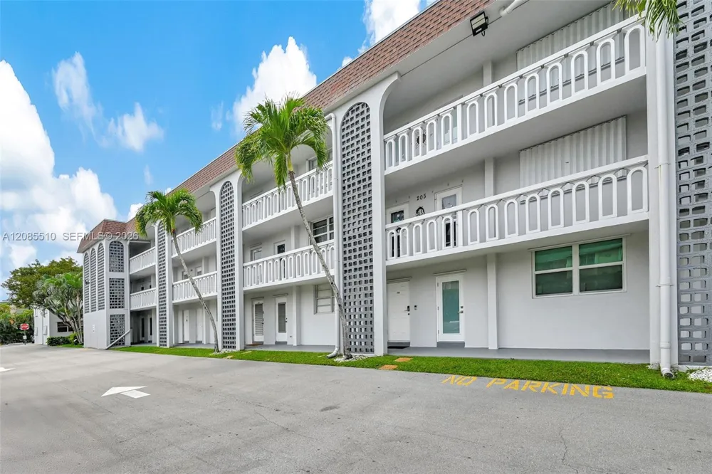 400 SE 10th St #105 Deerfield Beach, FL 33441
