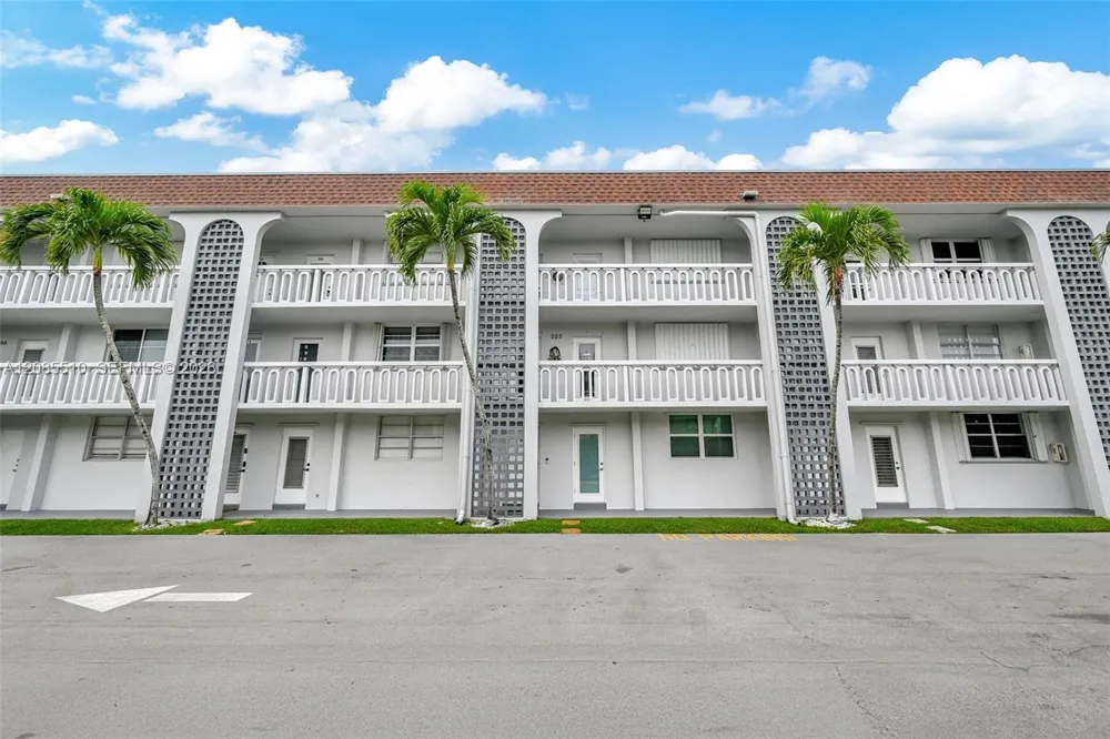 400 SE 10th St #105 Deerfield Beach, FL 33441