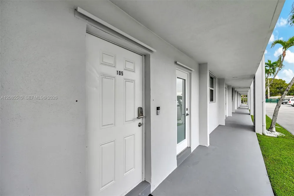 400 SE 10th St #105 Deerfield Beach, FL 33441