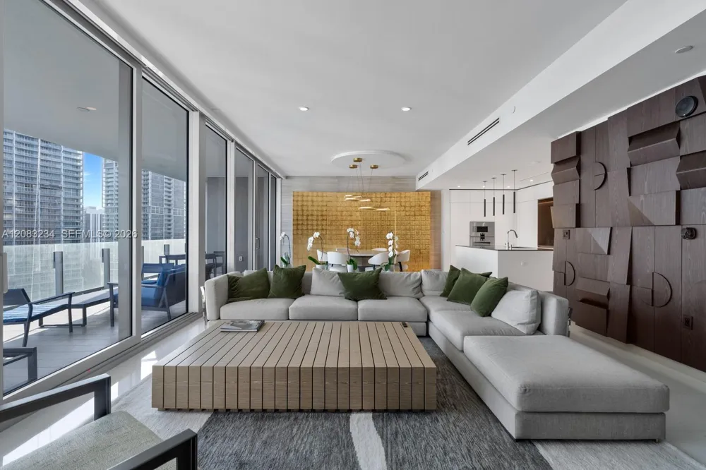 300 Biscayne Blvd Way #3302 Miami, FL 33131
