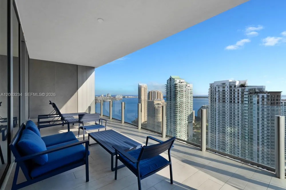 300 Biscayne Blvd Way #3302 Miami, FL 33131