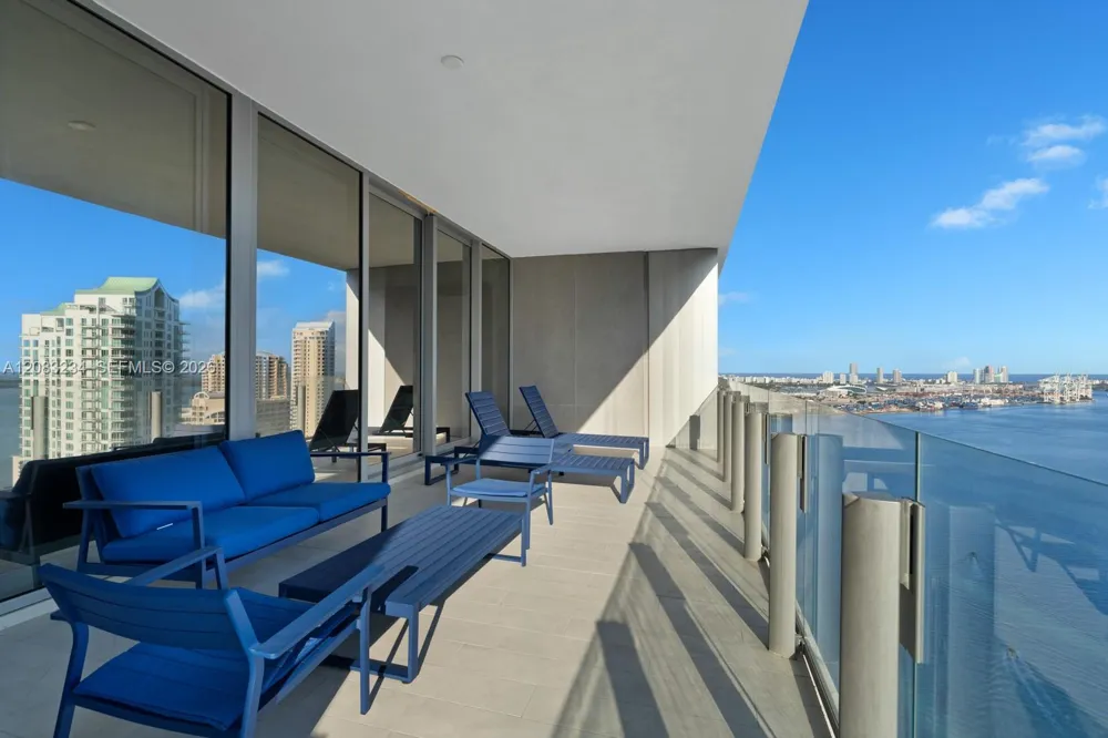 300 Biscayne Blvd Way #3302 Miami, FL 33131