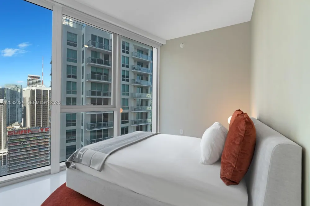 300 Biscayne Blvd Way #3302 Miami, FL 33131