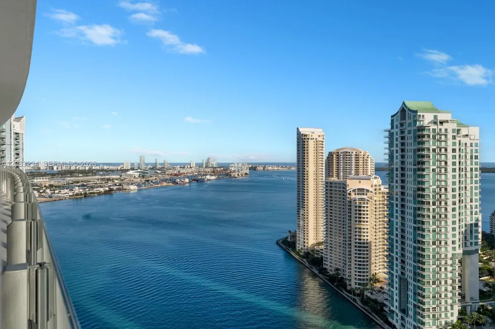 300 Biscayne Blvd Way #3302 Miami, FL 33131